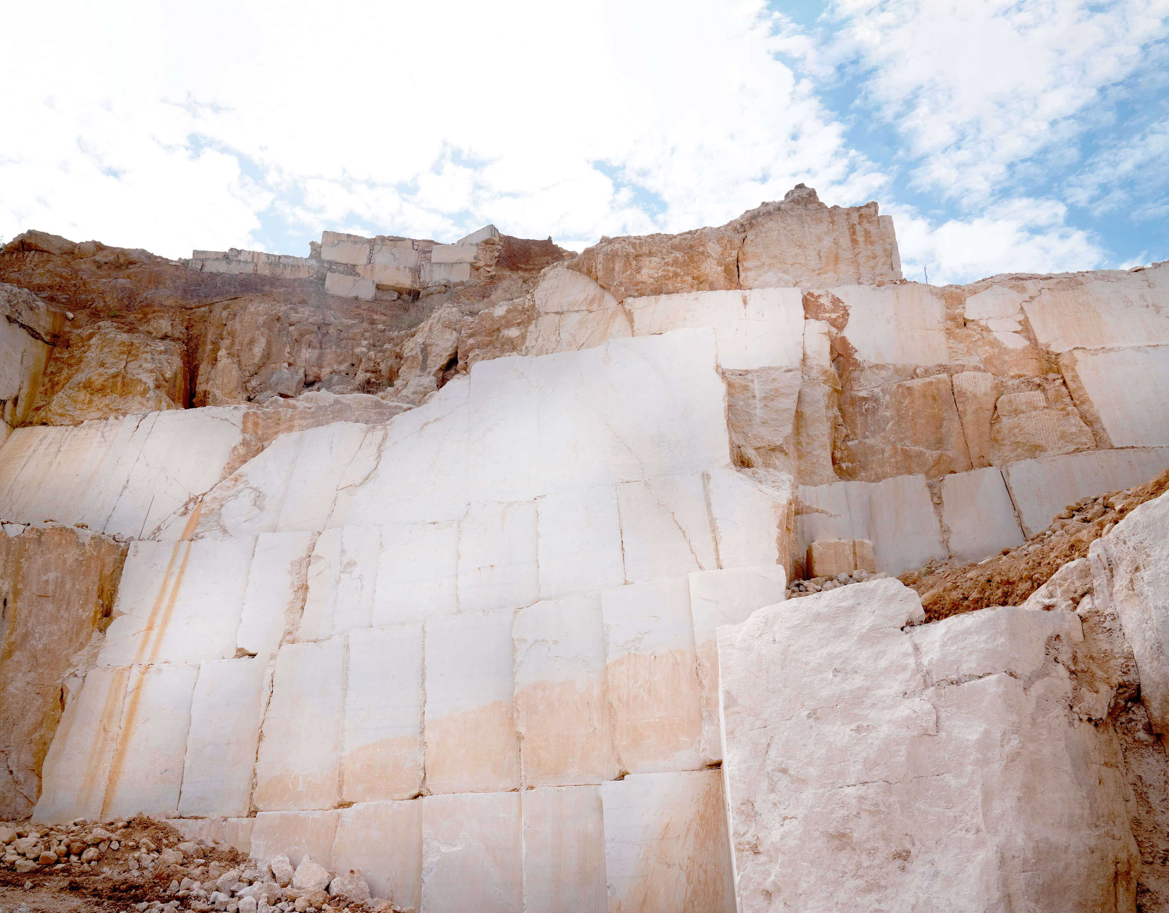GASCOGNE BEIGE LIMESTONE QUARRY IN PORTUGAL